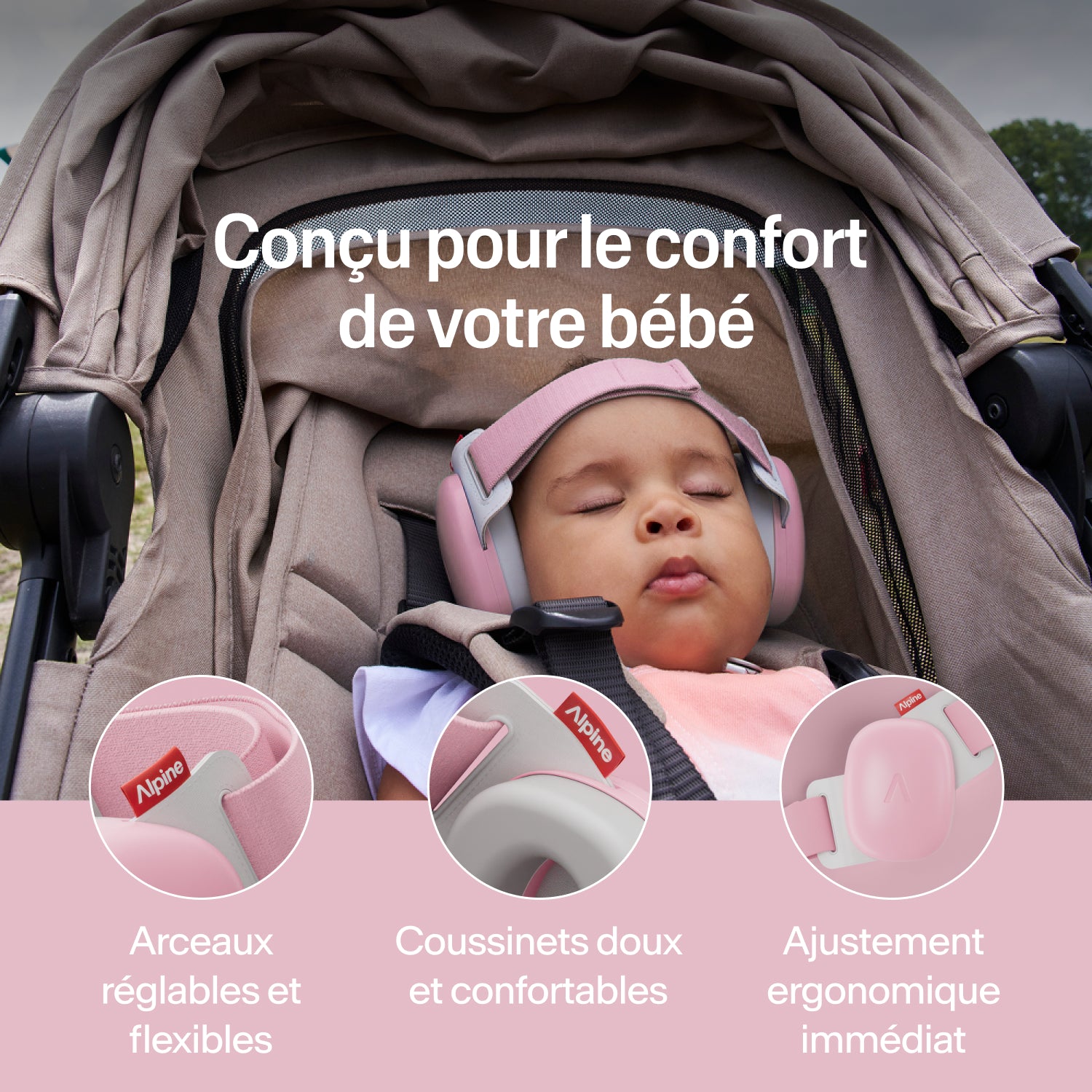 Bébé endormi en poussette portant un casque Alpine rose; bandeau réglable, coussinets doux