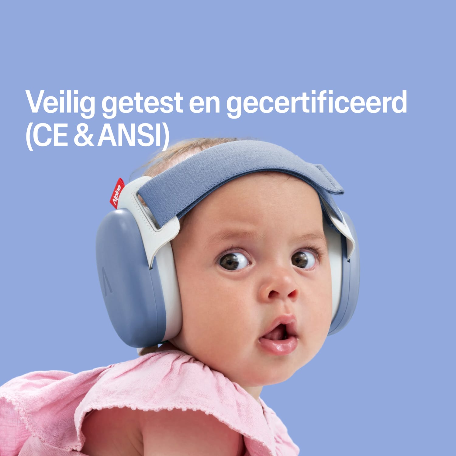 Baby met denimblauwe Alpine gehoorbescherming, veilig getest en gecertificeerd CE & ANSI 