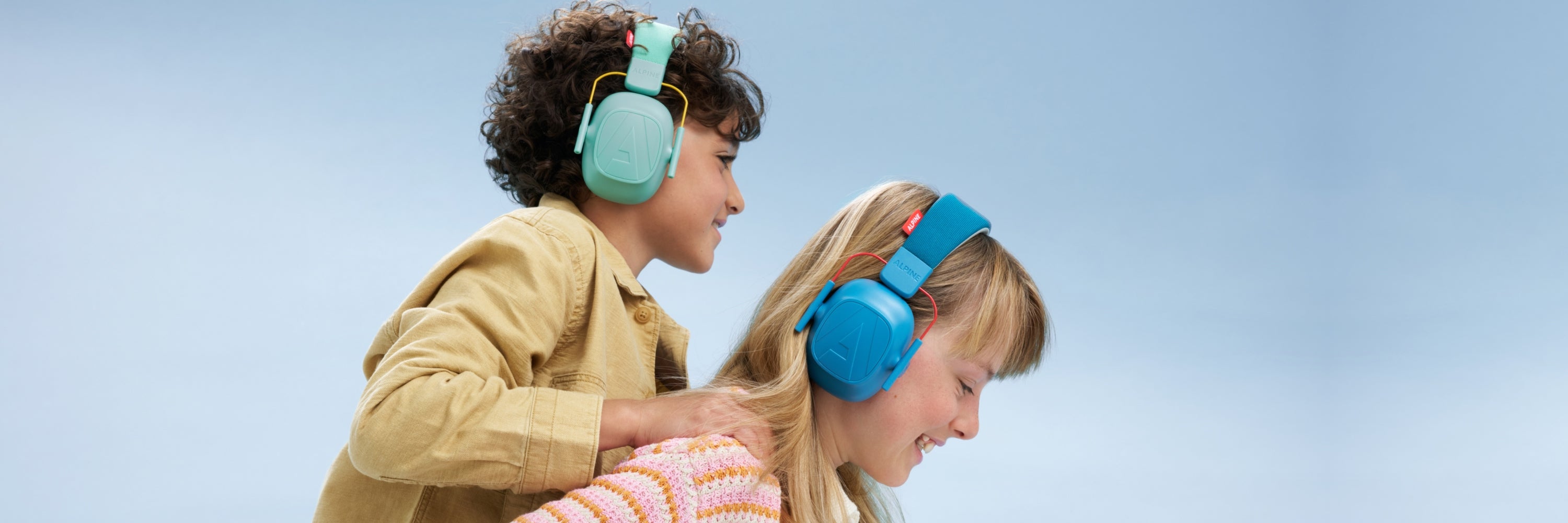 Deux enfants portant les Muffy Kids